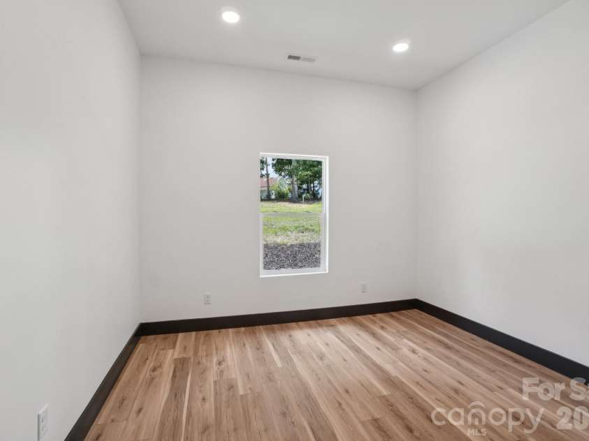 86 Point Hope Lane, Hendersonville, NC 28792.  MLS# CAR4264564, YatesRealty ID 581. 