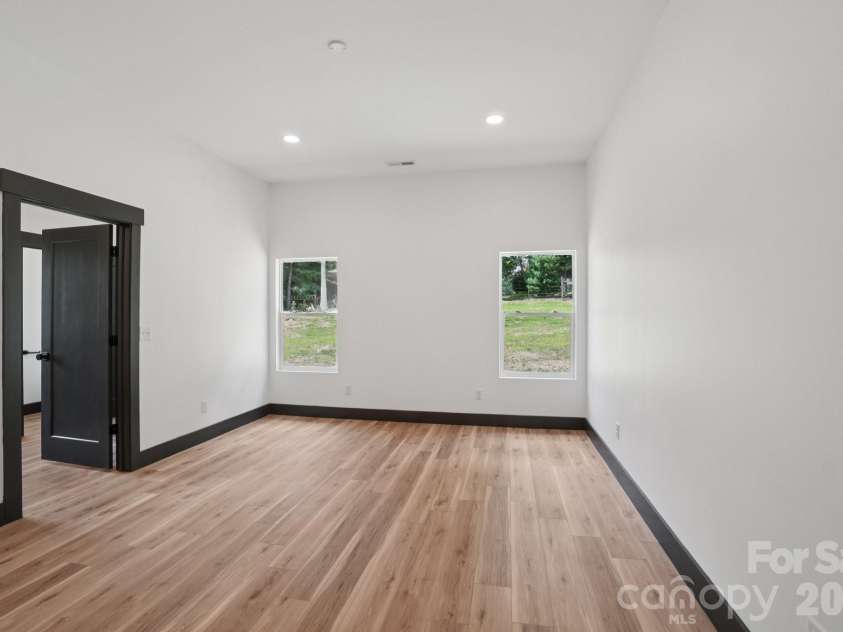 86 Point Hope Lane, Hendersonville, NC 28792.  MLS# CAR4264564, YatesRealty ID 581. 
