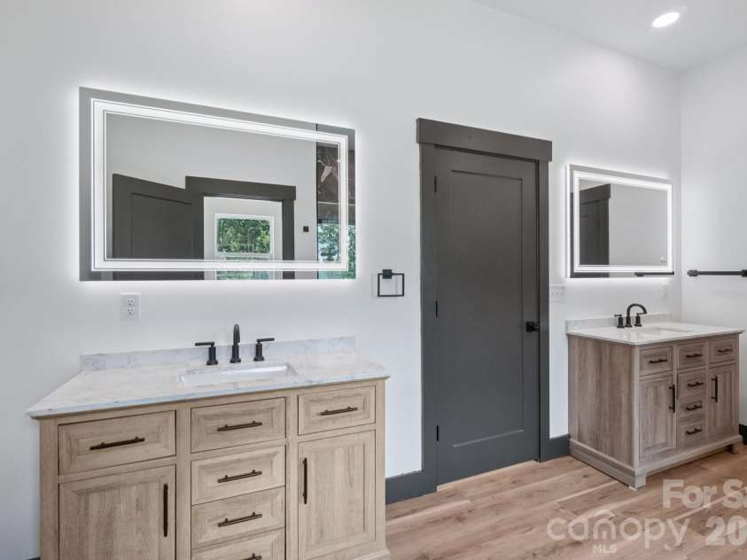 86 Point Hope Lane, Hendersonville, NC 28792.  MLS# CAR4264564, YatesRealty ID 581. 
