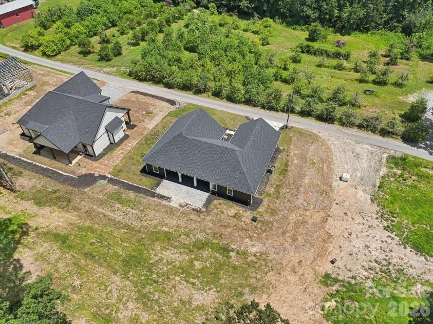 86 Point Hope Lane, Hendersonville, NC 28792.  MLS# CAR4264564, YatesRealty ID 581. 