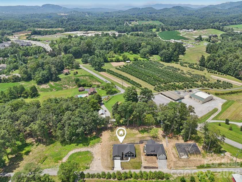 86 Point Hope Lane, Hendersonville, NC 28792.  MLS# CAR4264564, YatesRealty ID 581. 