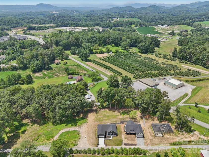86 Point Hope Lane, Hendersonville, NC 28792.  MLS# CAR4264564, YatesRealty ID 581. 