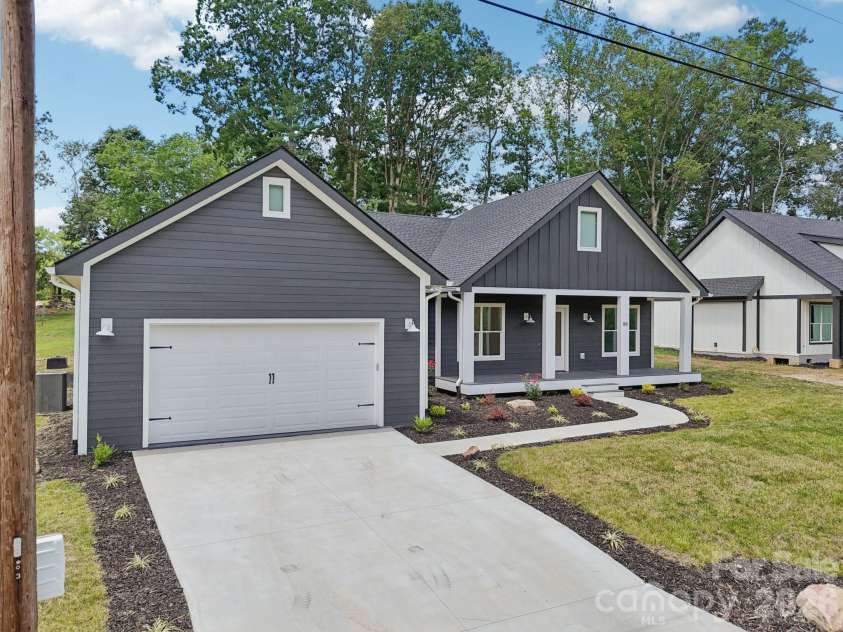 86 Point Hope Lane, Hendersonville, NC 28792.  MLS# CAR4264564, YatesRealty ID 581. 