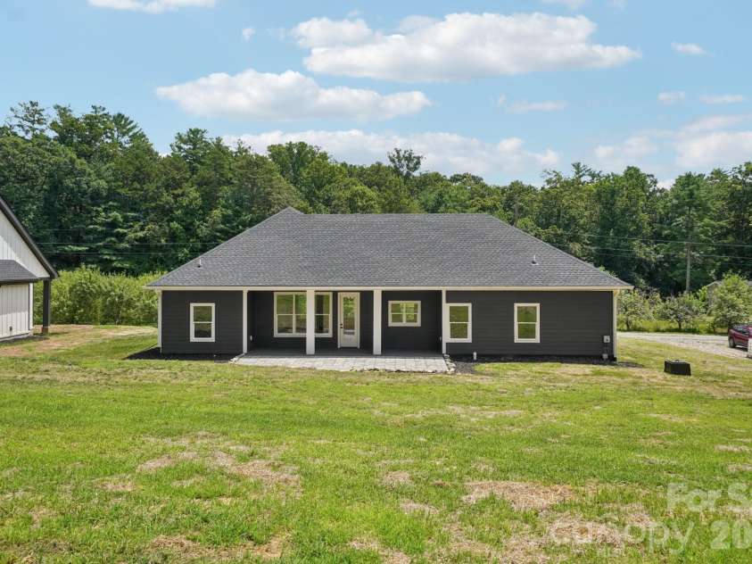 86 Point Hope Lane, Hendersonville, NC 28792.  MLS# CAR4264564, YatesRealty ID 581. 