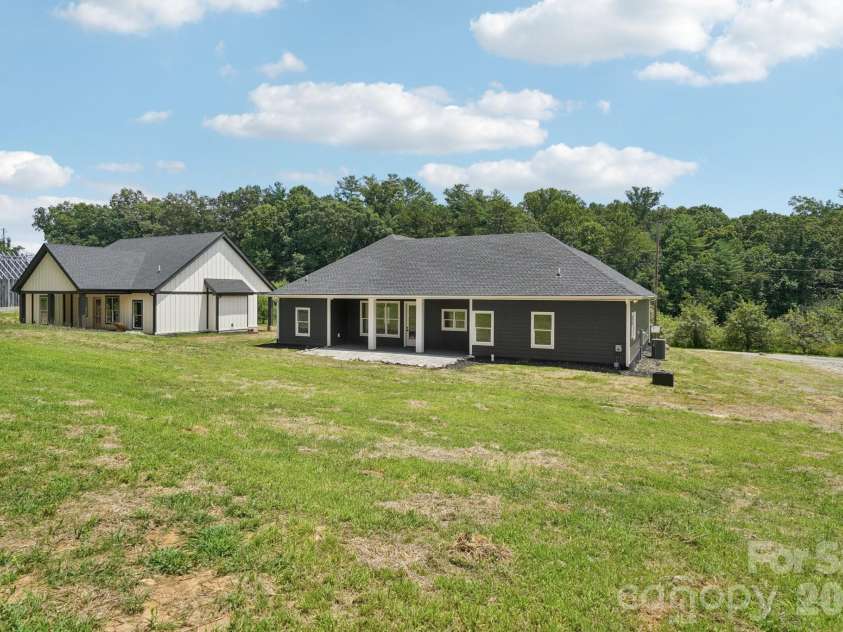86 Point Hope Lane, Hendersonville, NC 28792.  MLS# CAR4264564, YatesRealty ID 581. 