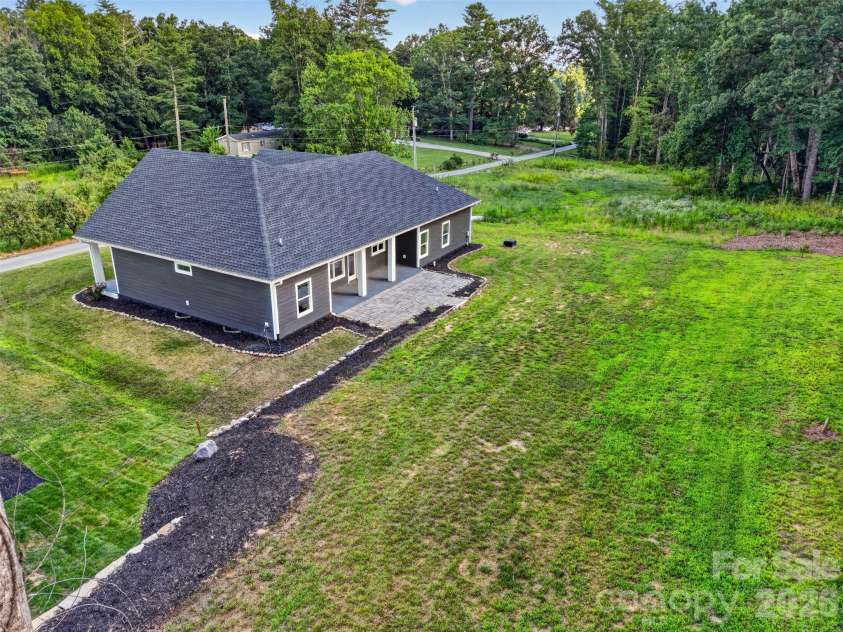 86 Point Hope Lane, Hendersonville, NC 28792.  MLS# CAR4264564, YatesRealty ID 581. 
