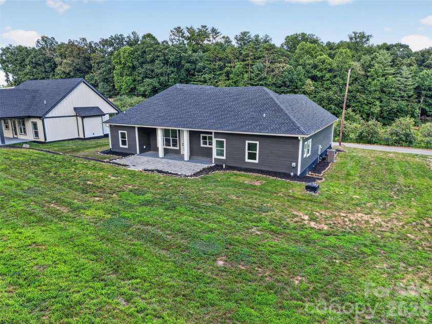 86 Point Hope Lane, Hendersonville, NC 28792.  MLS# CAR4264564, YatesRealty ID 581. 
