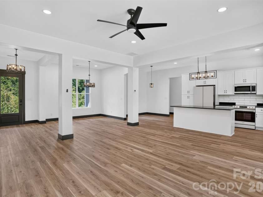 86 Point Hope Lane, Hendersonville, NC 28792.  MLS# CAR4264564, YatesRealty ID 581. 