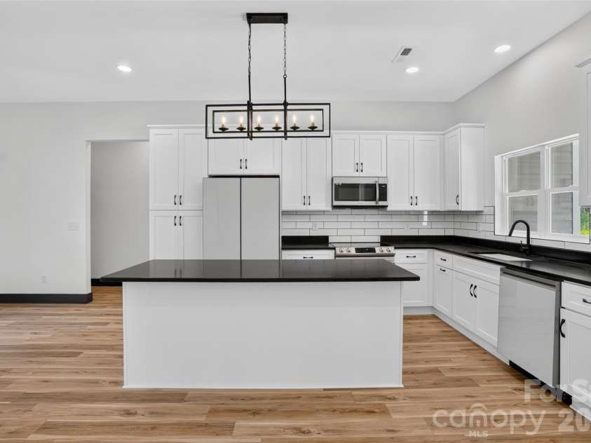 86 Point Hope Lane, Hendersonville, NC 28792.  MLS# CAR4264564, YatesRealty ID 581. 