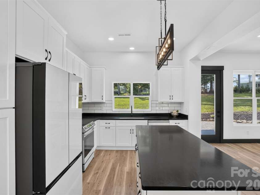 86 Point Hope Lane, Hendersonville, NC 28792.  MLS# CAR4264564, YatesRealty ID 581. 
