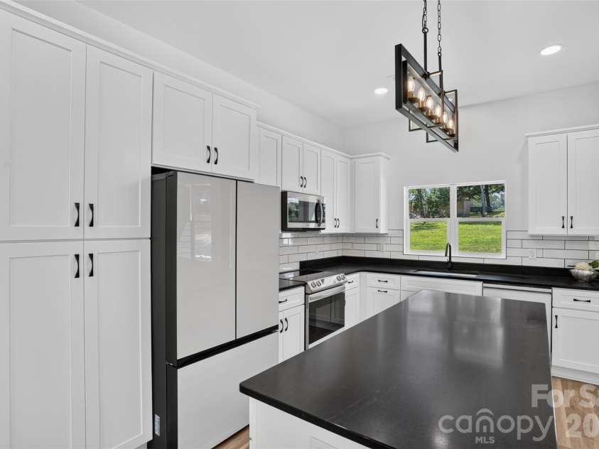 86 Point Hope Lane, Hendersonville, NC 28792.  MLS# CAR4264564, YatesRealty ID 581. 