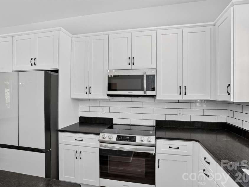 86 Point Hope Lane, Hendersonville, NC 28792.  MLS# CAR4264564, YatesRealty ID 581. 