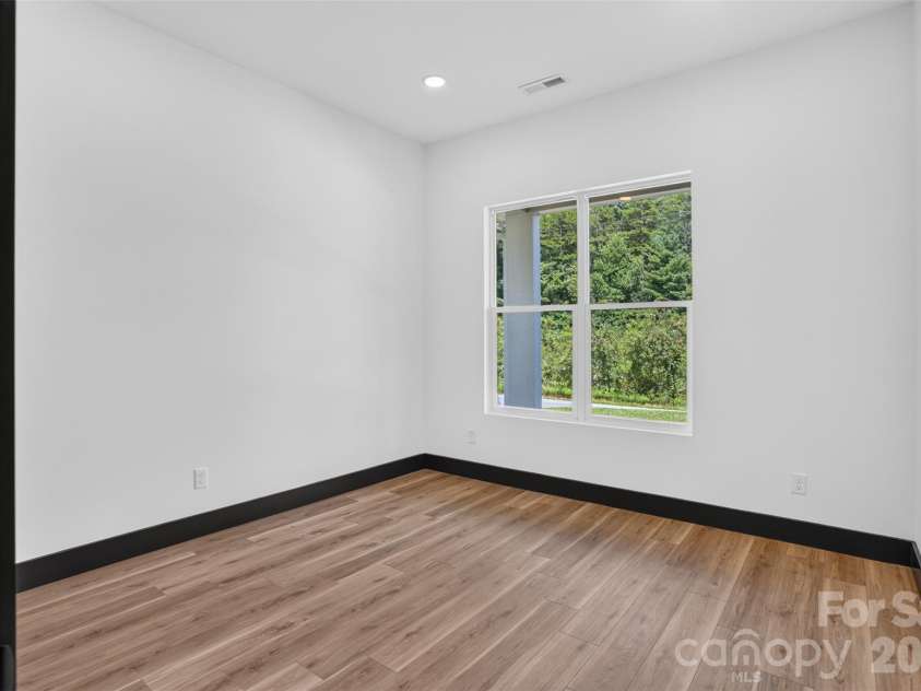 86 Point Hope Lane, Hendersonville, NC 28792.  MLS# CAR4264564, YatesRealty ID 581. 