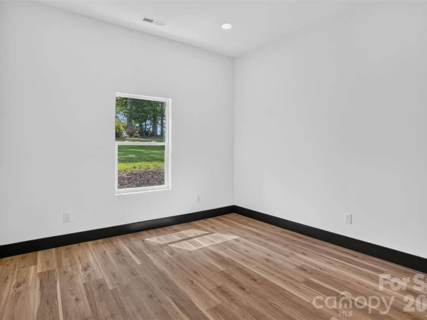 86 Point Hope Lane, Hendersonville, NC 28792.  MLS# CAR4264564, YatesRealty ID 581. 