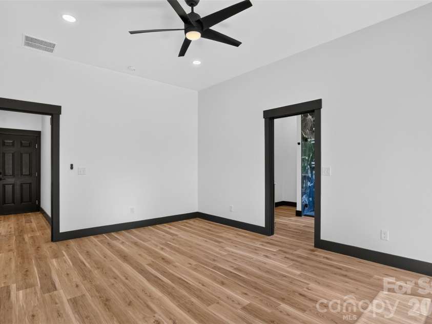 86 Point Hope Lane, Hendersonville, NC 28792.  MLS# CAR4264564, YatesRealty ID 581. 