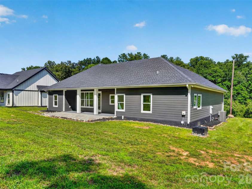 86 Point Hope Lane, Hendersonville, NC 28792.  MLS# CAR4264564, YatesRealty ID 581. 