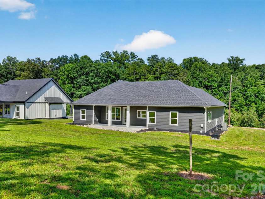 86 Point Hope Lane, Hendersonville, NC 28792.  MLS# CAR4264564, YatesRealty ID 581. 