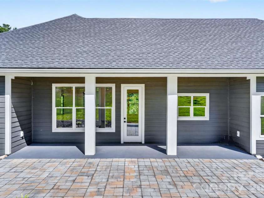 86 Point Hope Lane, Hendersonville, NC 28792.  MLS# CAR4264564, YatesRealty ID 581. 