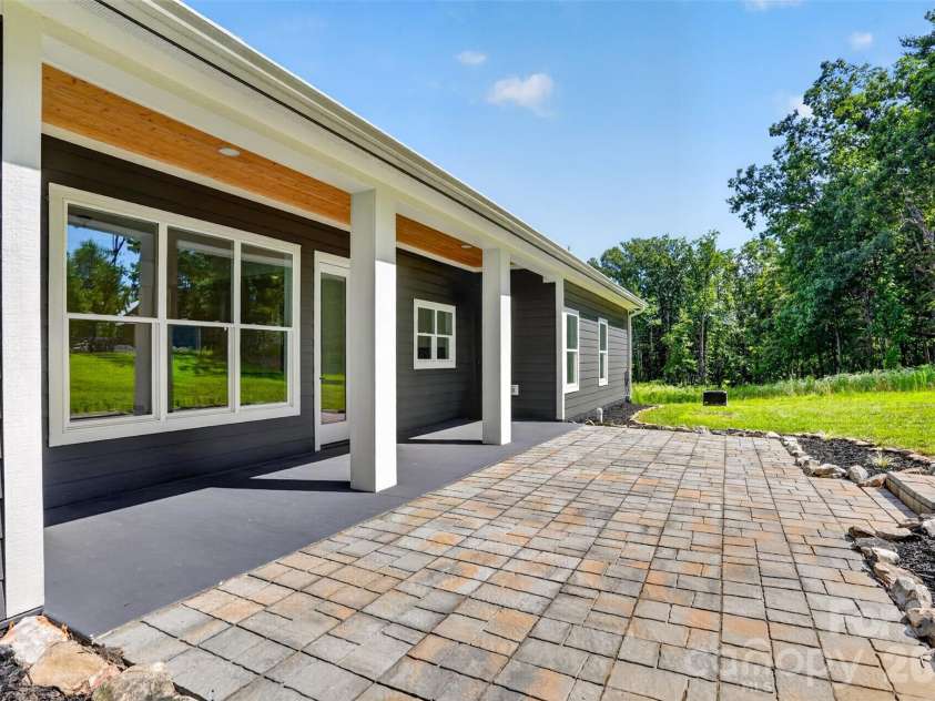 86 Point Hope Lane, Hendersonville, NC 28792.  MLS# CAR4264564, YatesRealty ID 581. 