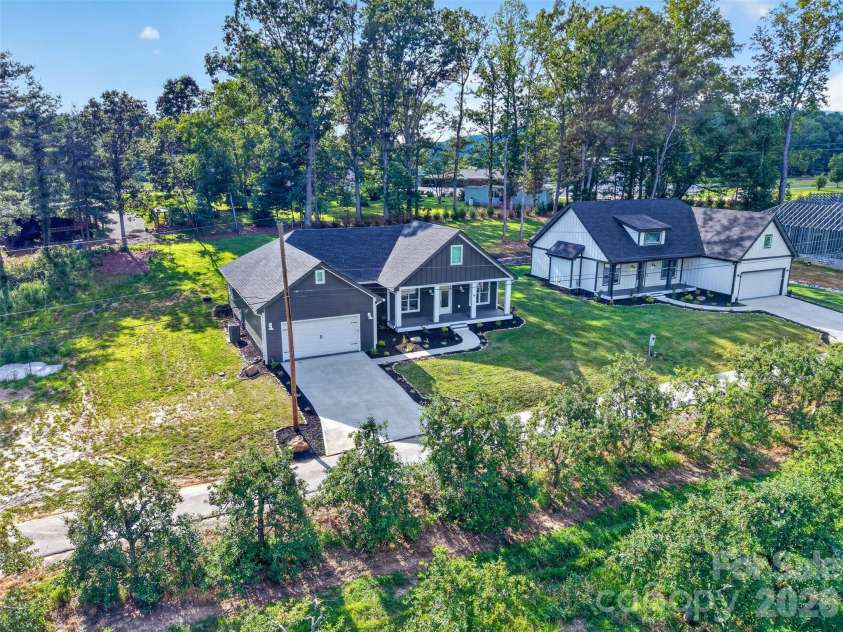 86 Point Hope Lane, Hendersonville, NC 28792.  MLS# CAR4264564, YatesRealty ID 581. 