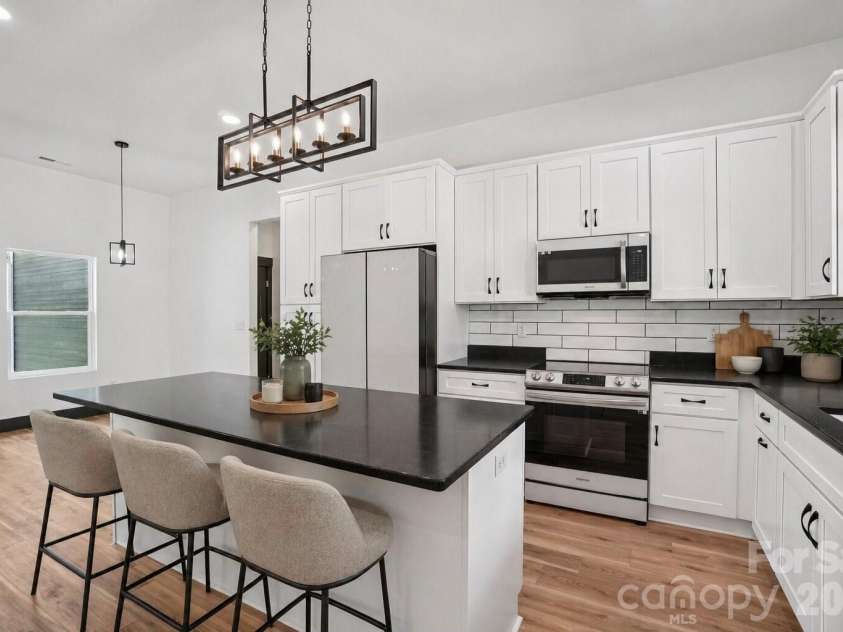 86 Point Hope Lane, Hendersonville, NC 28792.  MLS# CAR4264564, YatesRealty ID 581. Virtually Staged