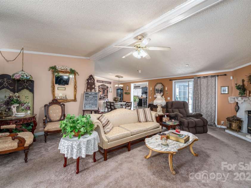 120 Dixie Drive, Shelby, NC 28021.  MLS# CAR4226499, YatesRealty ID 5810. Living Room