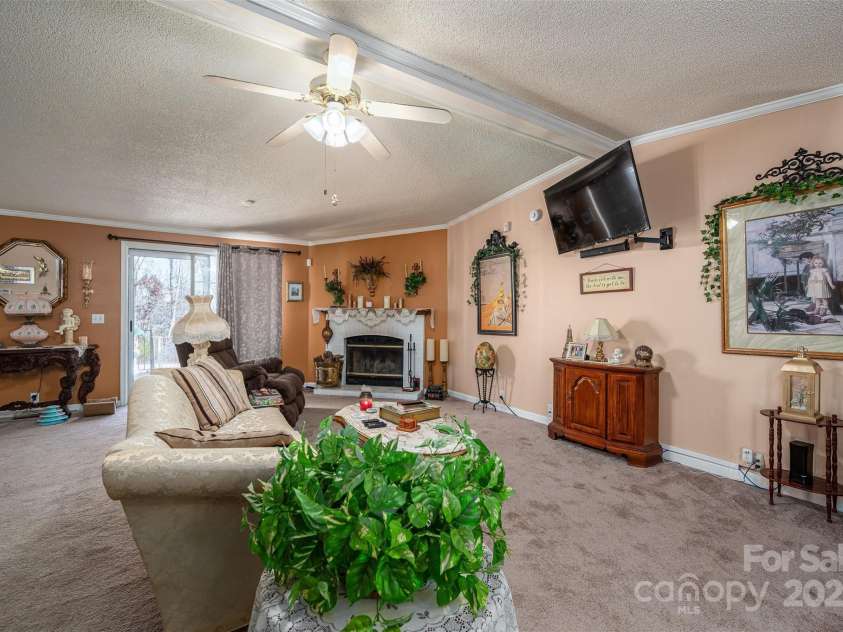 120 Dixie Drive, Shelby, NC 28021.  MLS# CAR4226499, YatesRealty ID 5810. Living Room