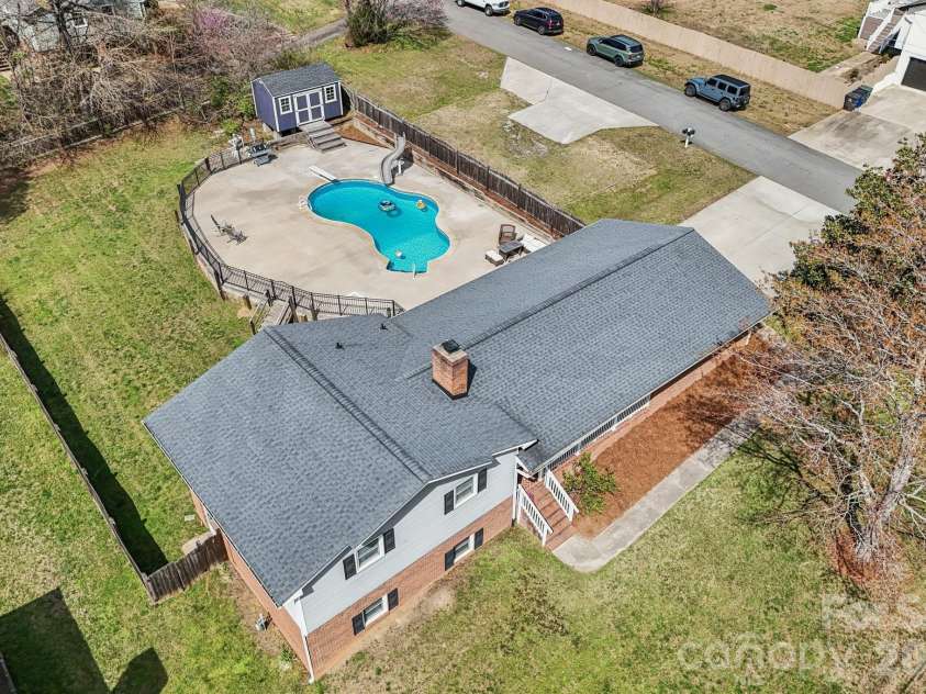 660 Peace Haven Road, Winston Salem, NC 27103.  MLS# CAR4361178, YatesRealty ID 5810. 