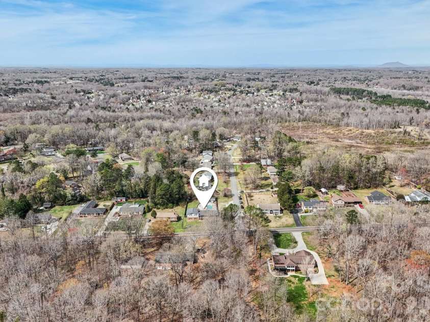 660 Peace Haven Road, Winston Salem, NC 27103.  MLS# CAR4361178, YatesRealty ID 5810. 