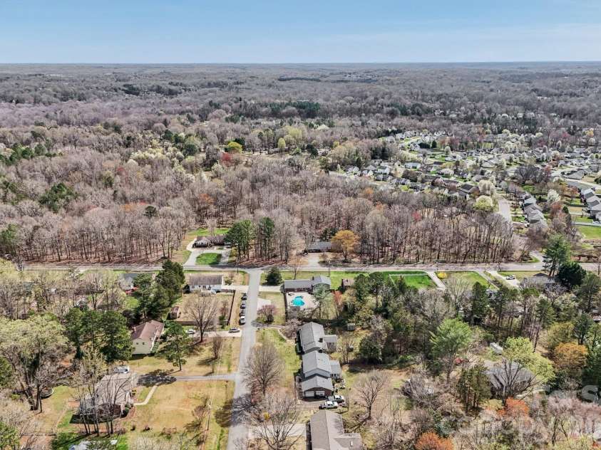 660 Peace Haven Road, Winston Salem, NC 27103.  MLS# CAR4361178, YatesRealty ID 5810. 