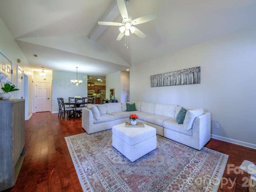 8562 Highland Glen Drive, Charlotte, NC 28269.  MLS# CAR4436697, YatesRealty ID 58101. 