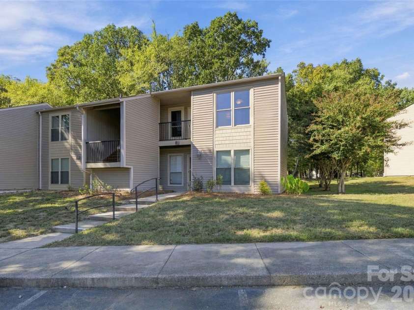 11080 Cedar View Road, Charlotte, NC 28226.  MLS# CAR4436922, YatesRealty ID 58102. 