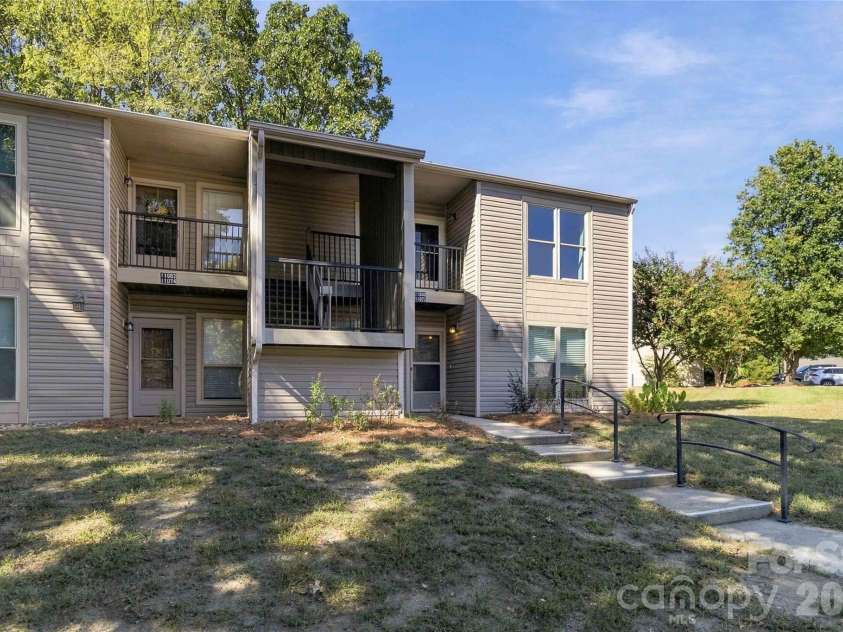 11080 Cedar View Road, Charlotte, NC 28226.  MLS# CAR4436922, YatesRealty ID 58102. 
