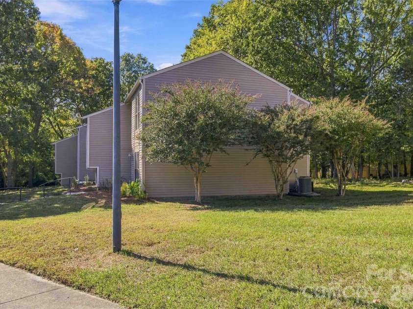 11080 Cedar View Road, Charlotte, NC 28226.  MLS# CAR4436922, YatesRealty ID 58102. 
