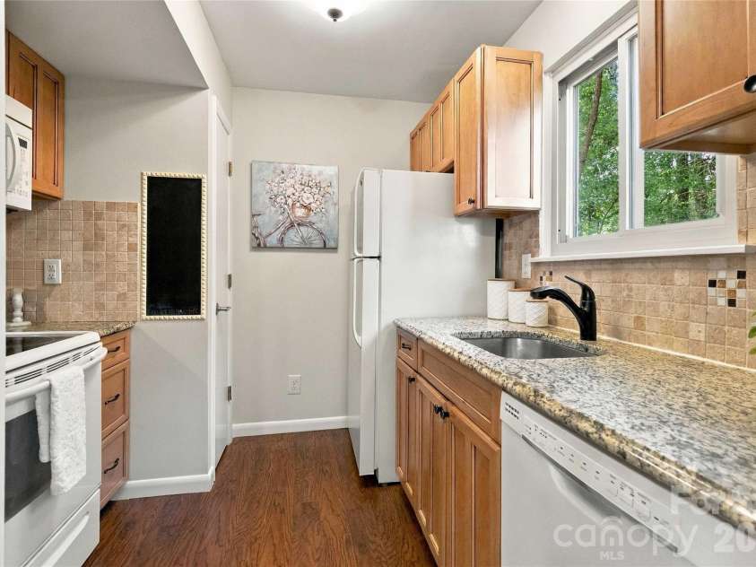 11080 Cedar View Road, Charlotte, NC 28226.  MLS# CAR4436922, YatesRealty ID 58102. 