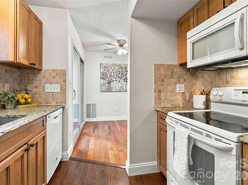11080 Cedar View Road, Charlotte, NC 28226.  MLS# CAR4436922, YatesRealty ID 58102. 