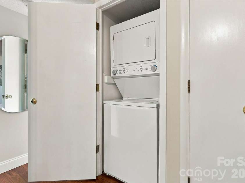 11080 Cedar View Road, Charlotte, NC 28226.  MLS# CAR4436922, YatesRealty ID 58102. 