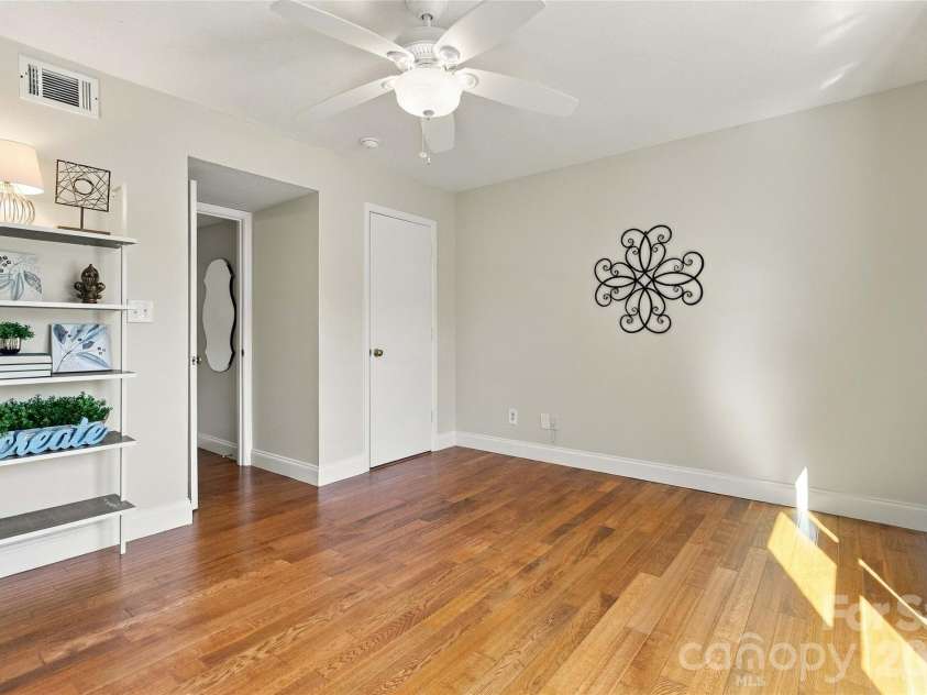 11080 Cedar View Road, Charlotte, NC 28226.  MLS# CAR4436922, YatesRealty ID 58102. 