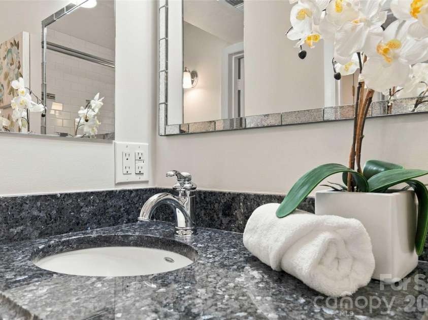11080 Cedar View Road, Charlotte, NC 28226.  MLS# CAR4436922, YatesRealty ID 58102. 
