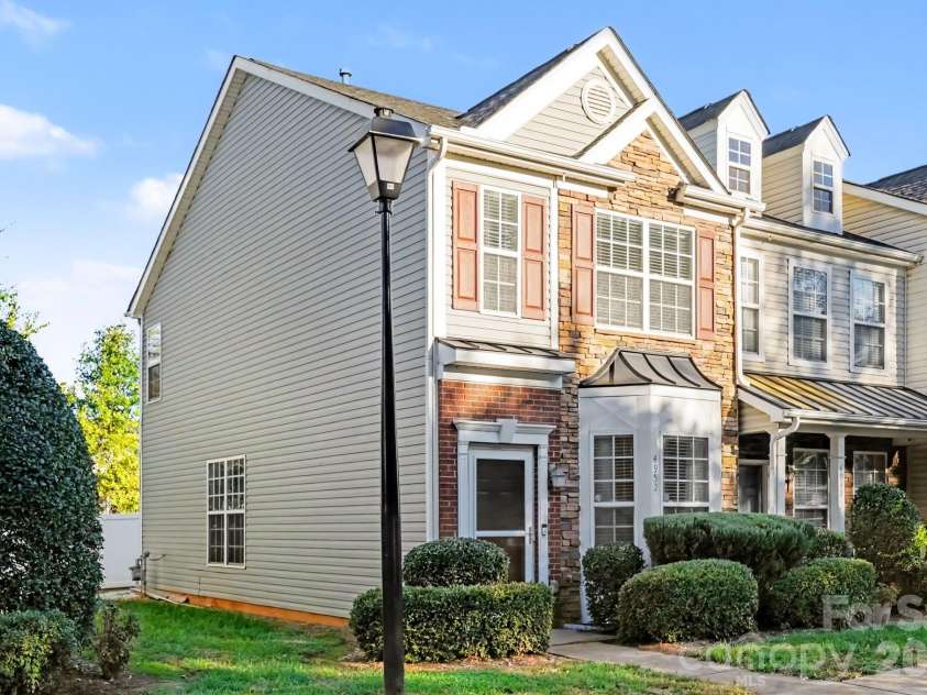 4952 Kotlik Drive, Charlotte, NC 28269.  MLS# CAR4435704, YatesRealty ID 58103. 