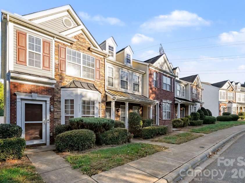 4952 Kotlik Drive, Charlotte, NC 28269.  MLS# CAR4435704, YatesRealty ID 58103. 