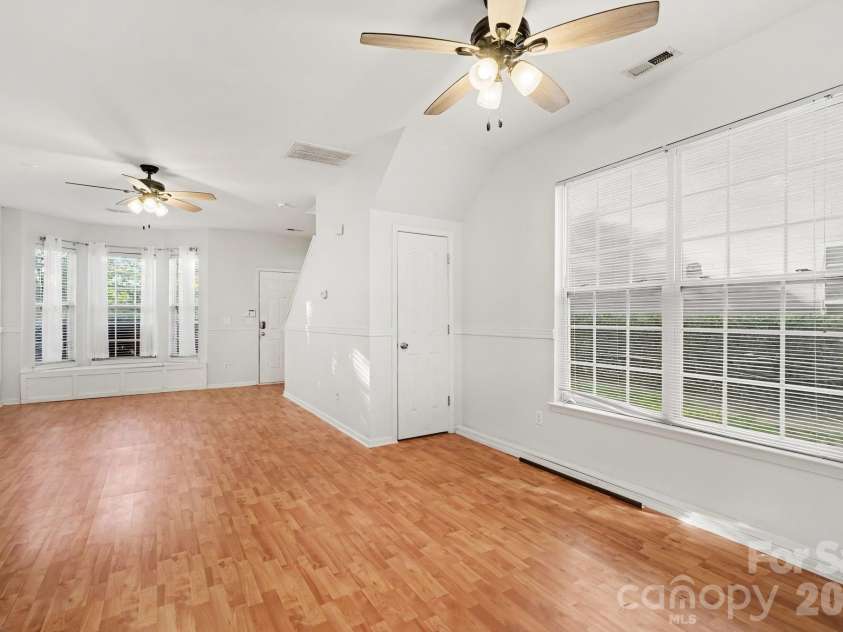 4952 Kotlik Drive, Charlotte, NC 28269.  MLS# CAR4435704, YatesRealty ID 58103. 