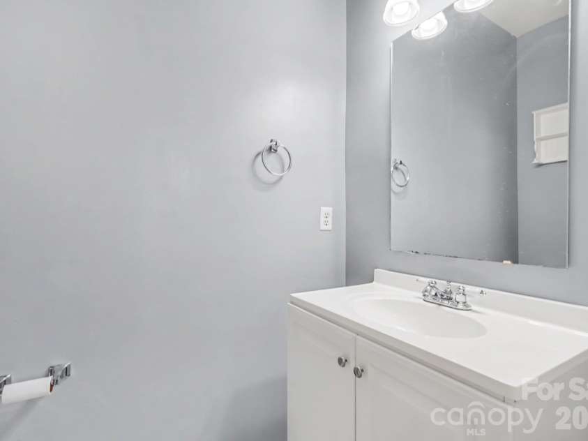 4952 Kotlik Drive, Charlotte, NC 28269.  MLS# CAR4435704, YatesRealty ID 58103. 