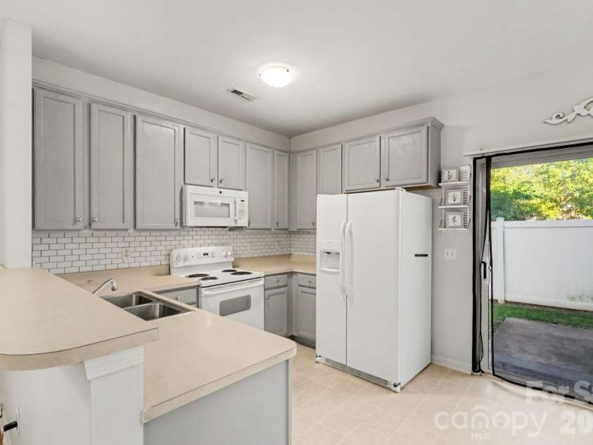 4952 Kotlik Drive, Charlotte, NC 28269.  MLS# CAR4435704, YatesRealty ID 58103. 