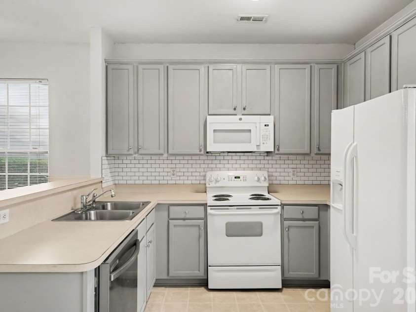 4952 Kotlik Drive, Charlotte, NC 28269.  MLS# CAR4435704, YatesRealty ID 58103. 