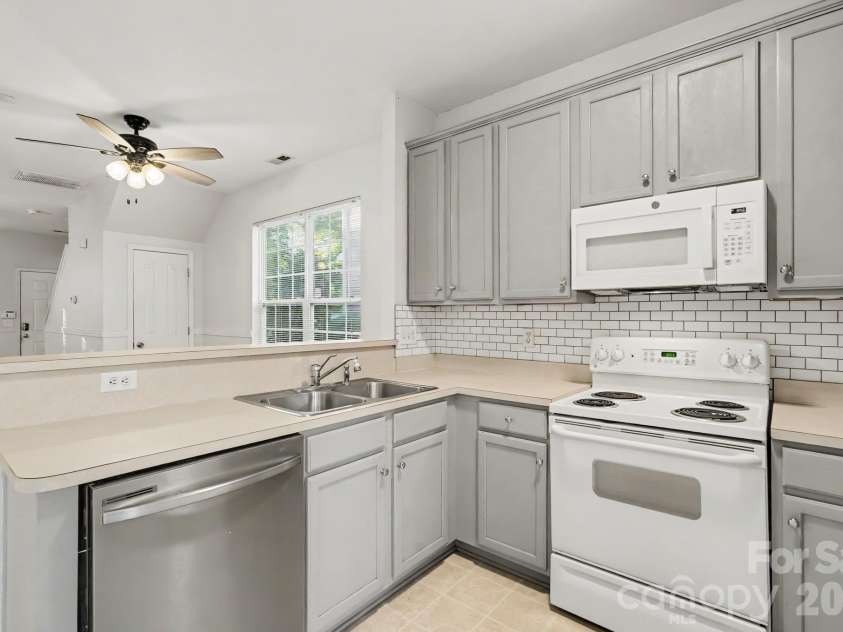 4952 Kotlik Drive, Charlotte, NC 28269.  MLS# CAR4435704, YatesRealty ID 58103. 