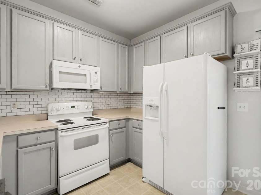 4952 Kotlik Drive, Charlotte, NC 28269.  MLS# CAR4435704, YatesRealty ID 58103. 