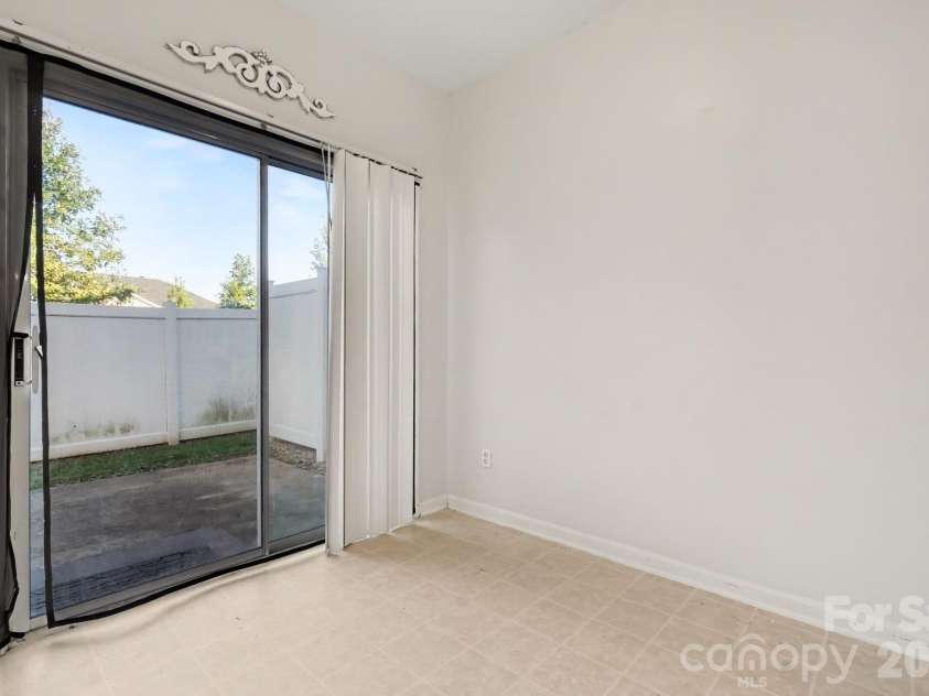 4952 Kotlik Drive, Charlotte, NC 28269.  MLS# CAR4435704, YatesRealty ID 58103. 