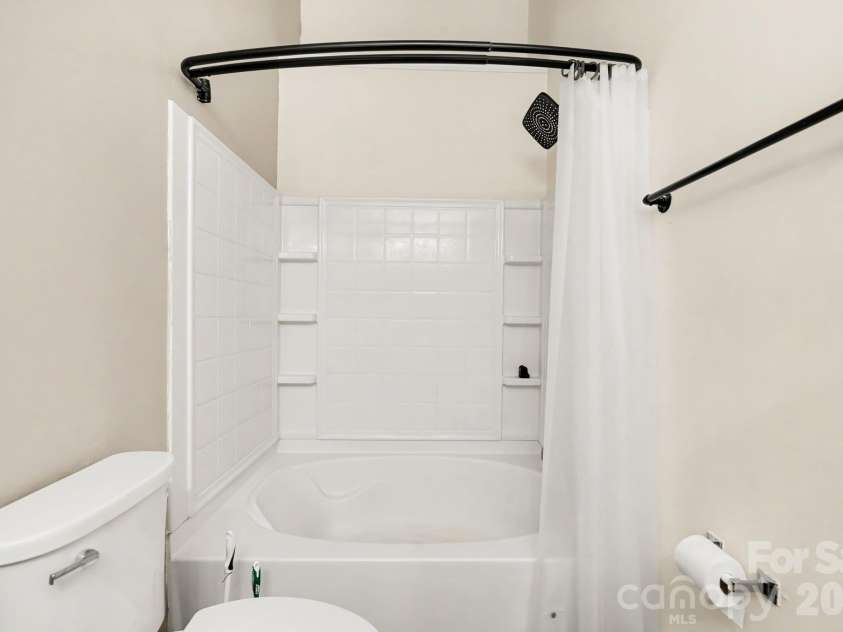 4952 Kotlik Drive, Charlotte, NC 28269.  MLS# CAR4435704, YatesRealty ID 58103. 