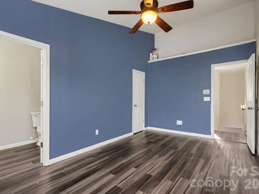 4952 Kotlik Drive, Charlotte, NC 28269.  MLS# CAR4435704, YatesRealty ID 58103. 